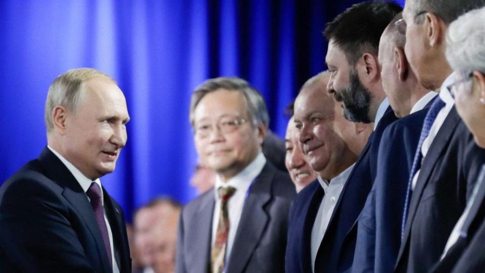 迈向公开透明新时代，2025全年资料免费公开与精选解析落实之道