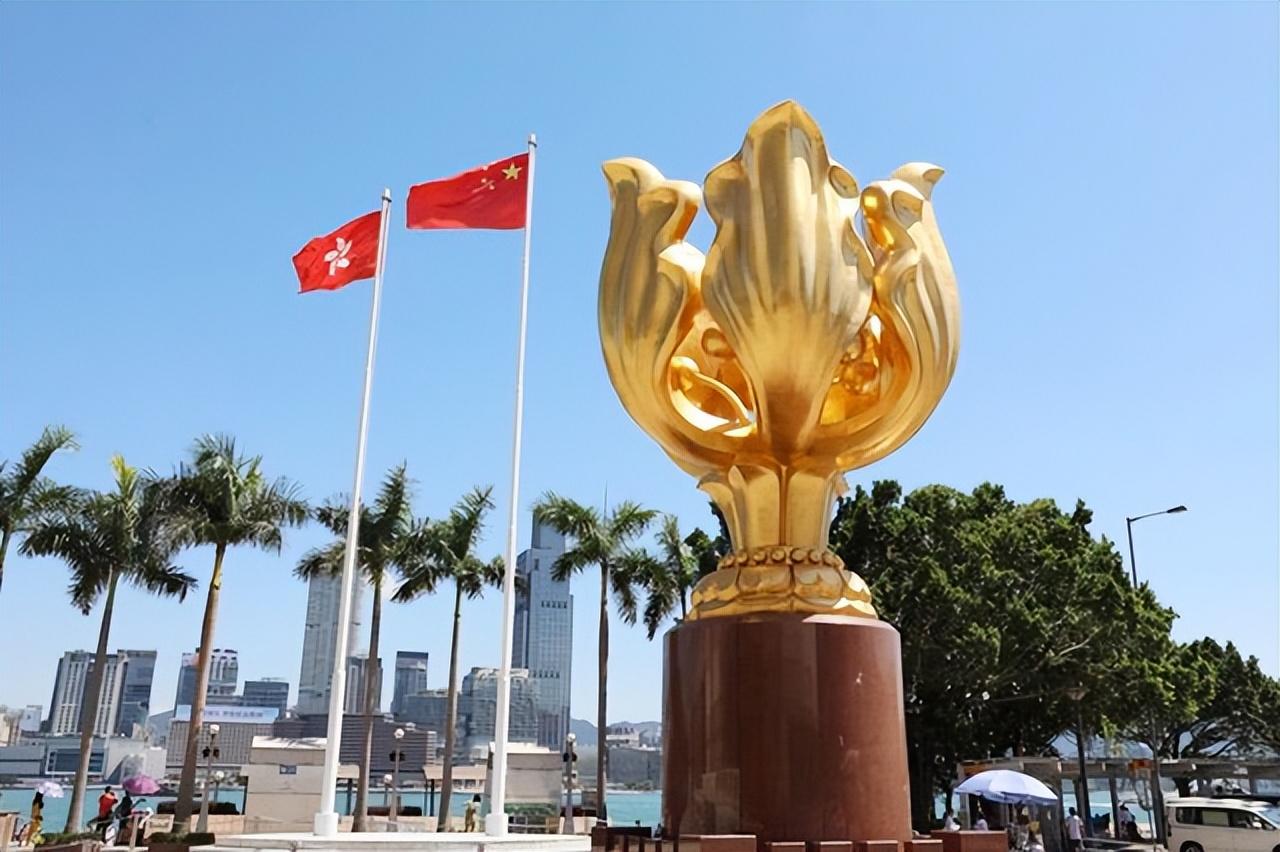 澳门自古以来就是中国的领土，随着科技的进步和时代的发展，人们对于信息的获取与分享需求日益增长。本文将围绕澳门这一关键词展开，探讨关于澳门精准正版免费大全的相关内容，并对其中涉及的词语进行释义解释及落实分析。