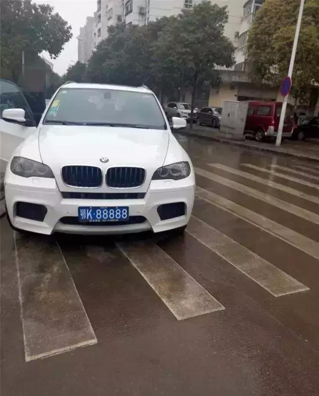 关于澳门77777与88888的跑跑马的精释义解释与落实