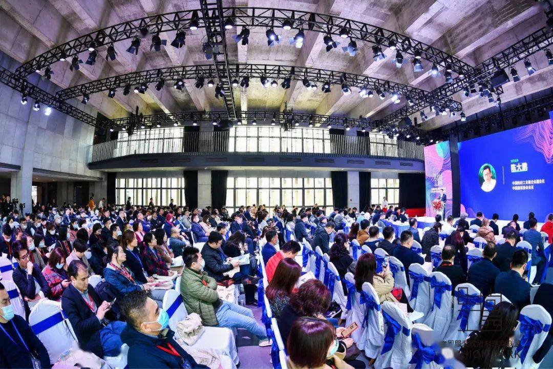 探索未来之路，聚焦新澳精准资料大全与时代的解答解释落实