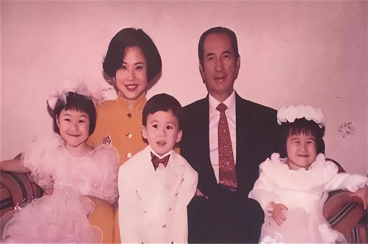 澳门与香港在2025年的免费精准服务，全面释义、深入解释与实施策略